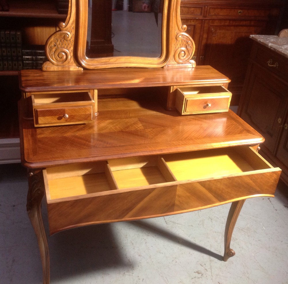 FRENCH WALNUT DRESSING TABLE View VI