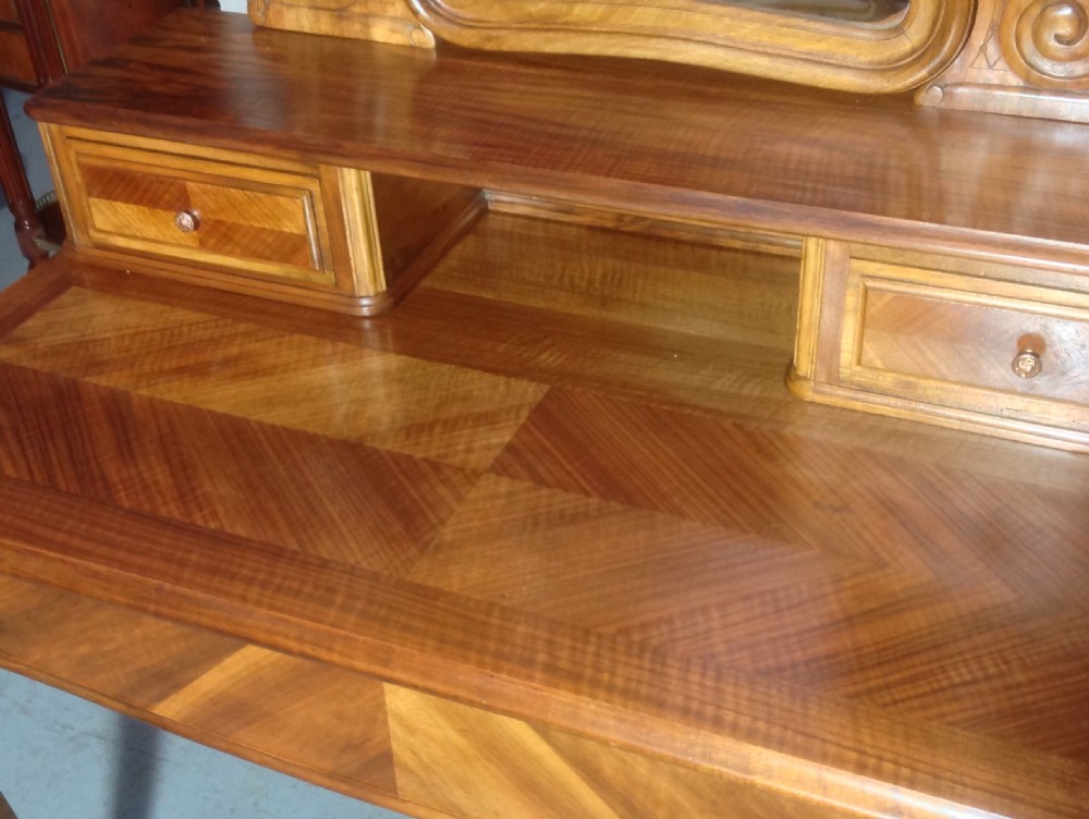 FRENCH WALNUT DRESSING TABLE View VII
