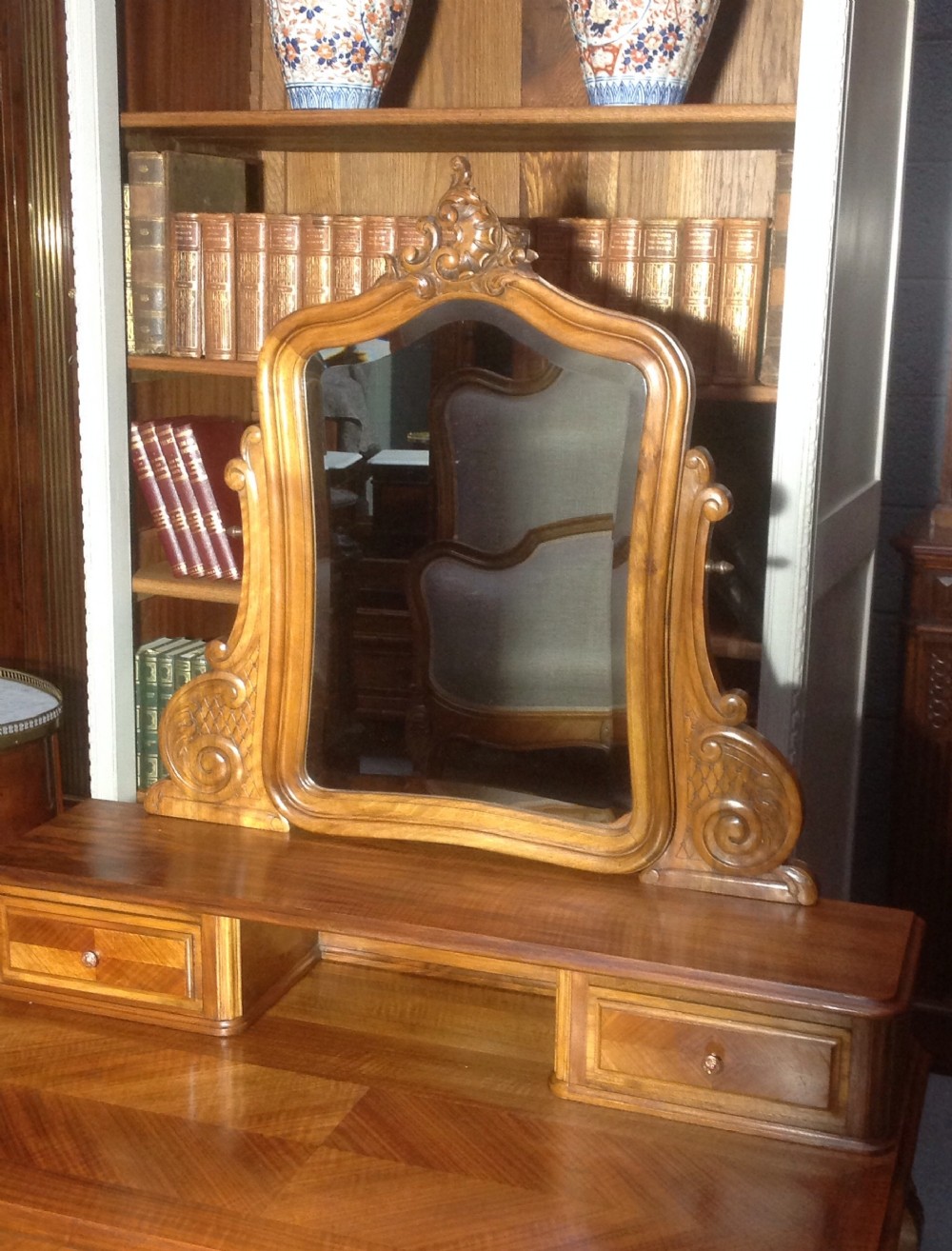FRENCH WALNUT DRESSING TABLE View XI