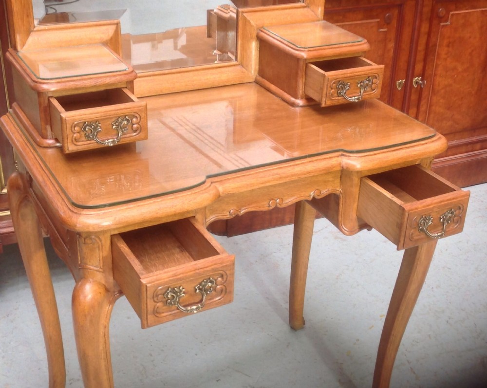CARVED OAK FRENCH DRESSING TABLE AND STOOL View II