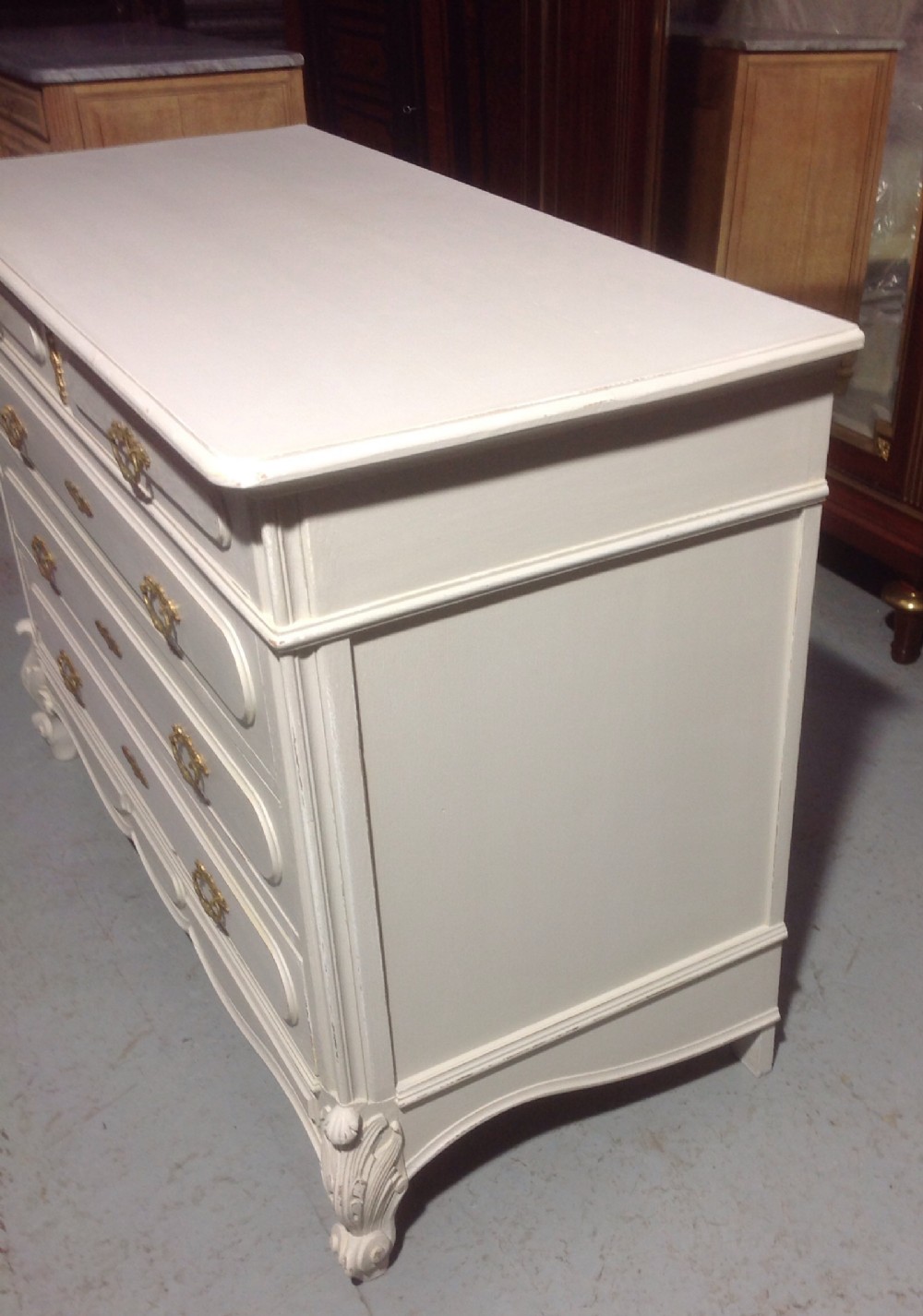PAINTED FRENCH OAK DRESSING TABLE View VII