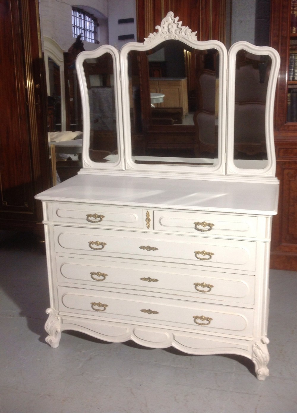 PAINTED FRENCH OAK DRESSING TABLE View XII