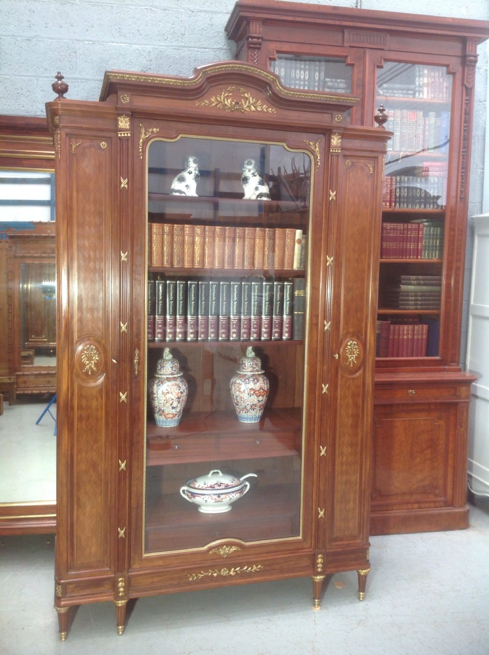 FRENCH MAHOGANY AND BRASS BOOKCASE View XV