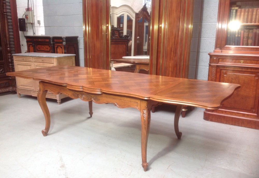 FRENCH OAK DRAW LEAF EXTENDING TABLE