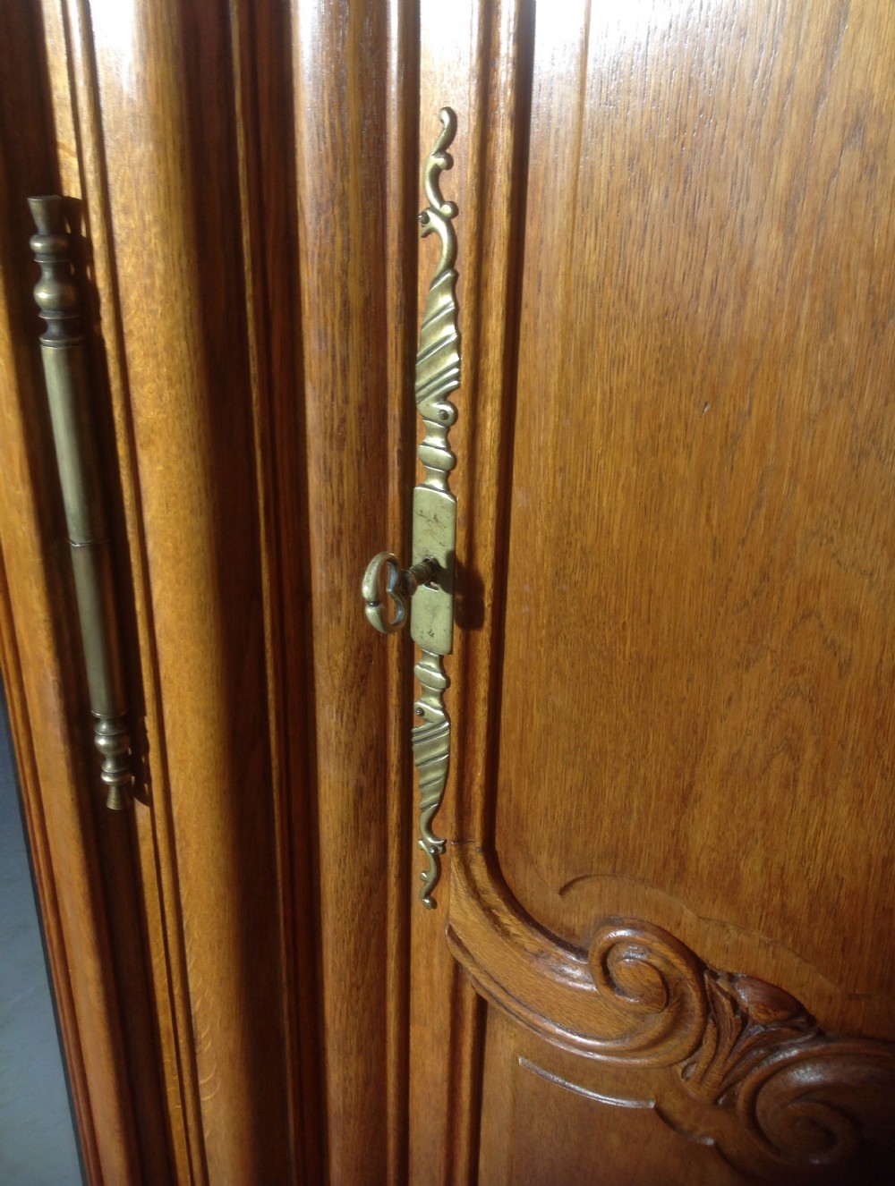 BREAKFRONT OAK FRENCH ARMOIRE View XII