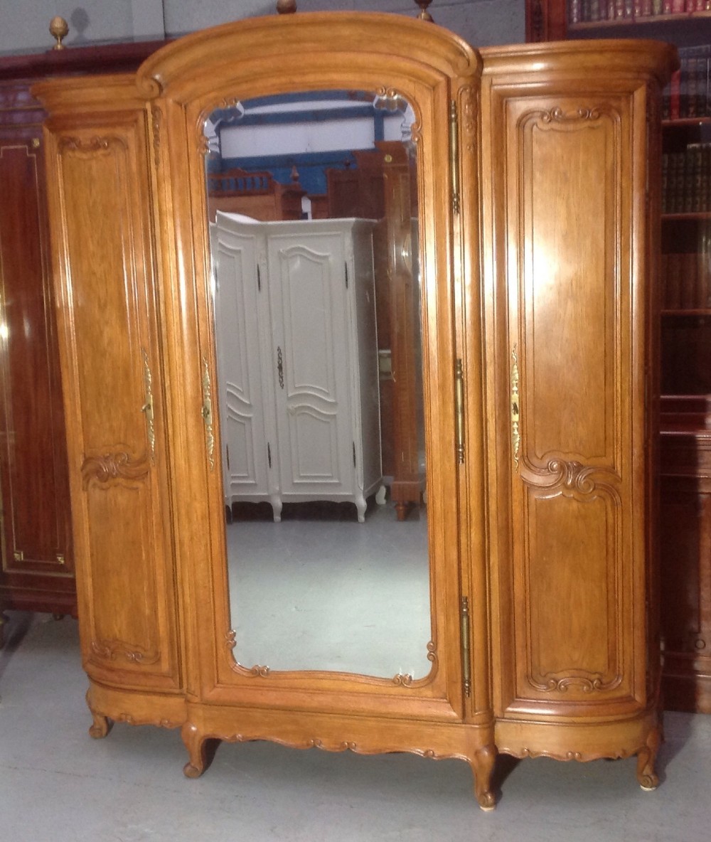 BREAKFRONT OAK FRENCH ARMOIRE View XV