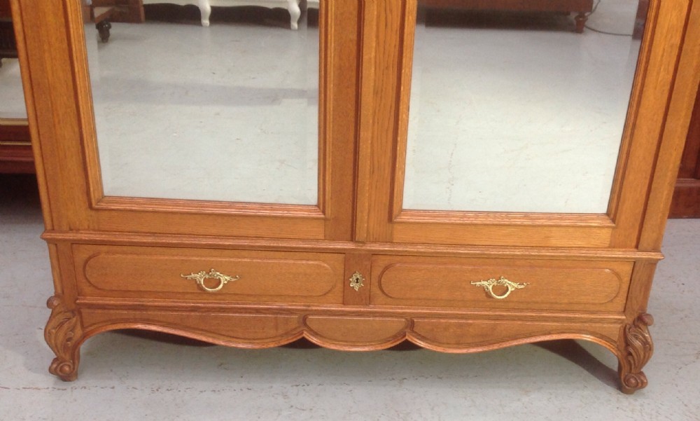 FRENCH OAK ARMOIRE View III