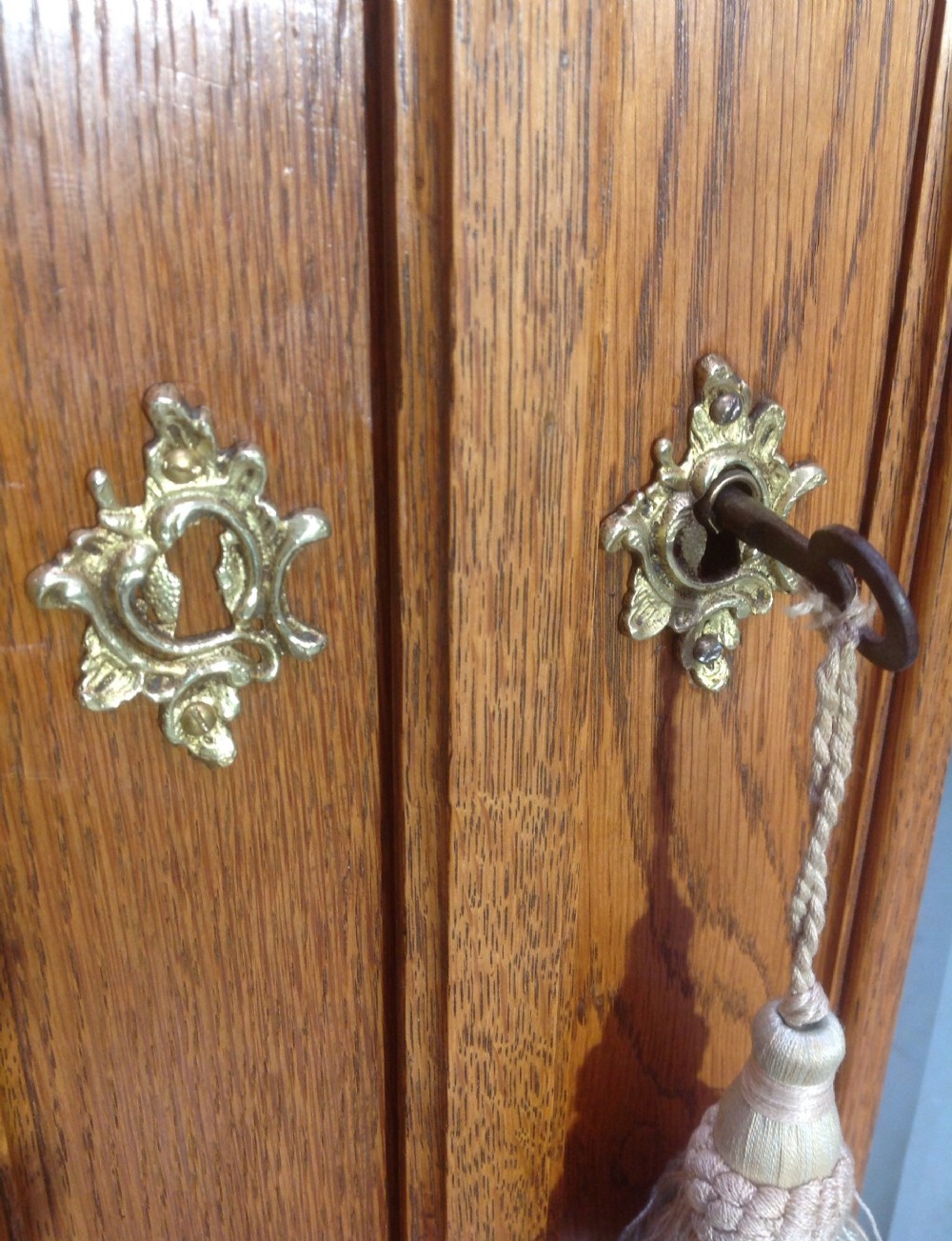 FRENCH OAK ARMOIRE View VI