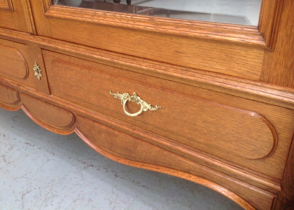 FRENCH OAK ARMOIRE View X