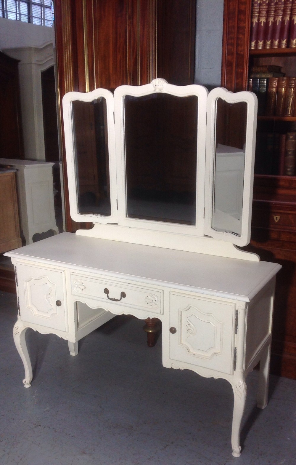 PAINTED FRENCH DRESSING TABLE View VII