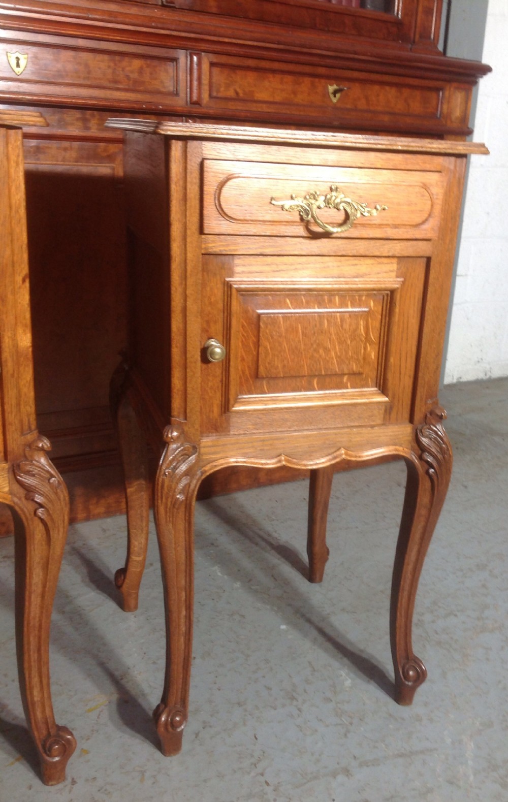 PAIR OF OAK OAK FRENCH BEDSIDE CABINETS View II
