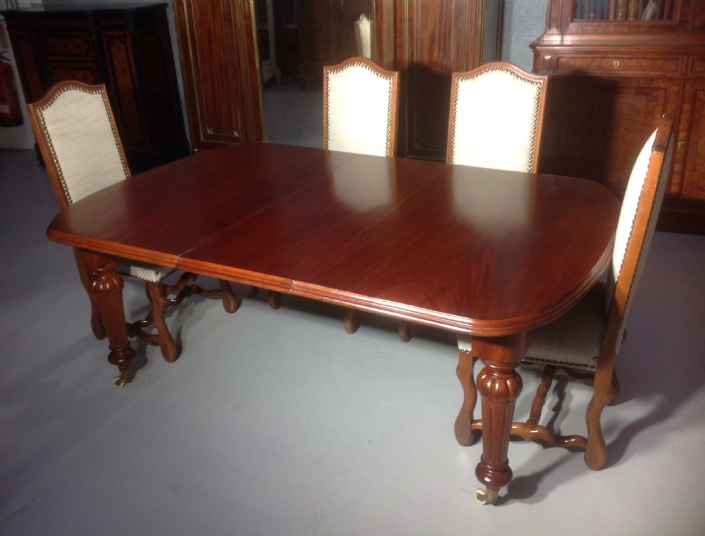 VICTORIAN MAHOGANY EXTENDABLE DINING TABLE