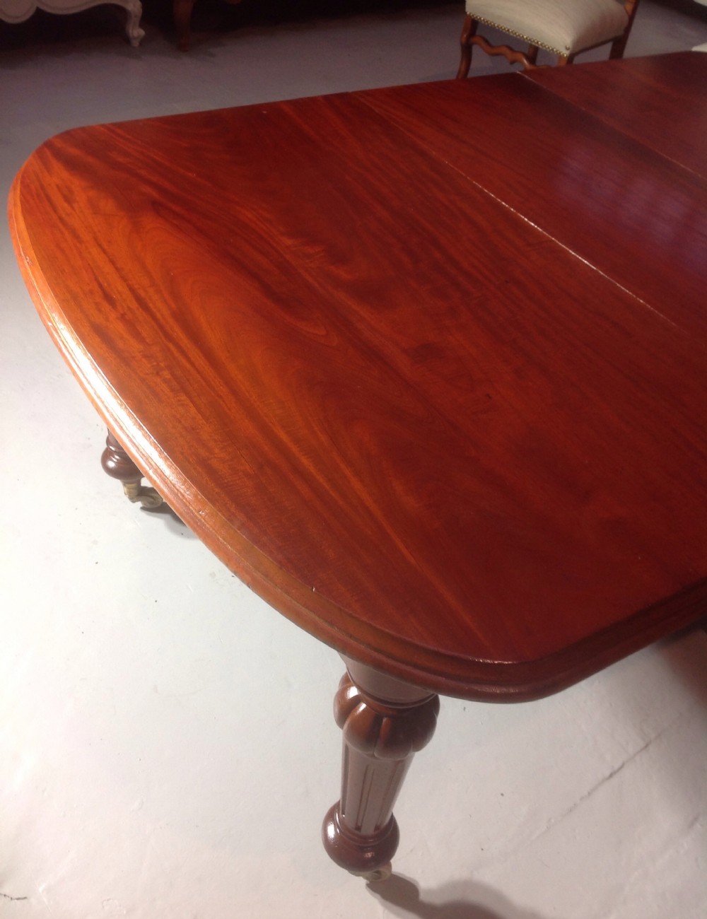 VICTORIAN MAHOGANY EXTENDABLE DINING TABLE View VII