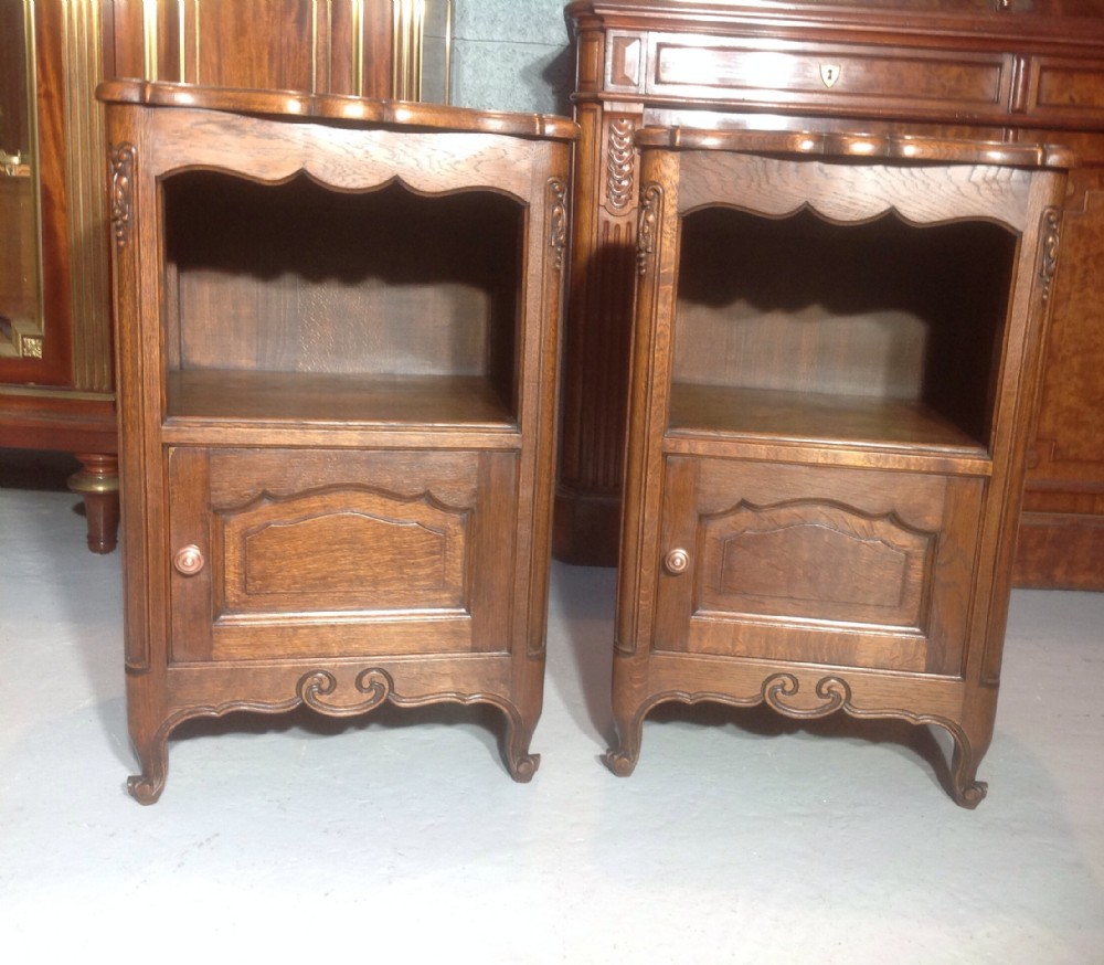 PAIR OF OAK BEDSIDE CABINETS View II