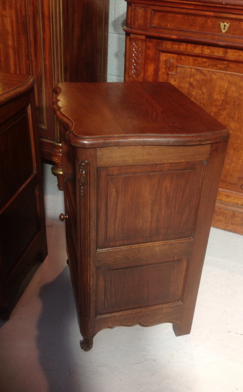 PAIR OF OAK BEDSIDE CABINETS View V