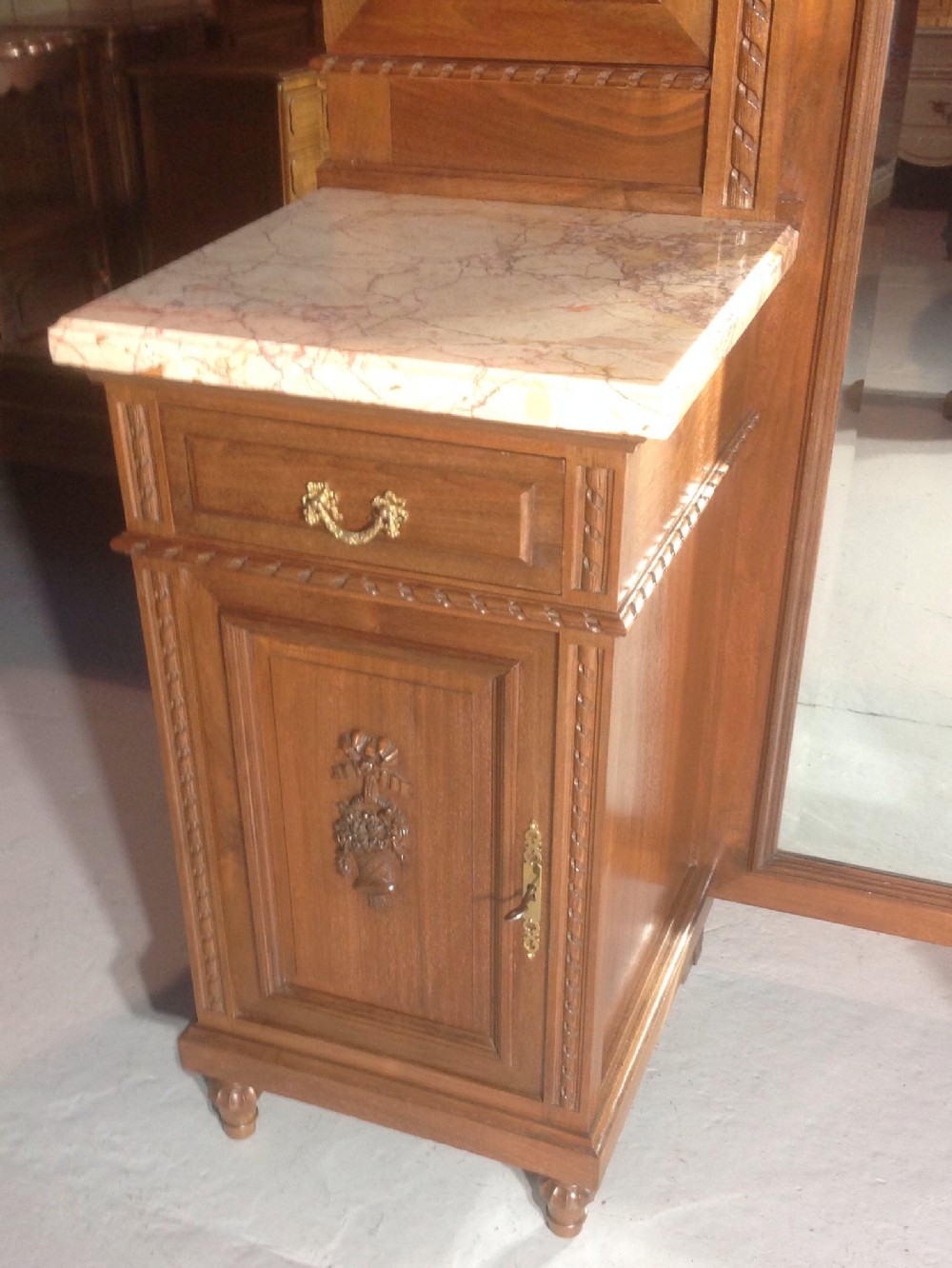 FRENCH WALNUT DRESSING MIRROR View III