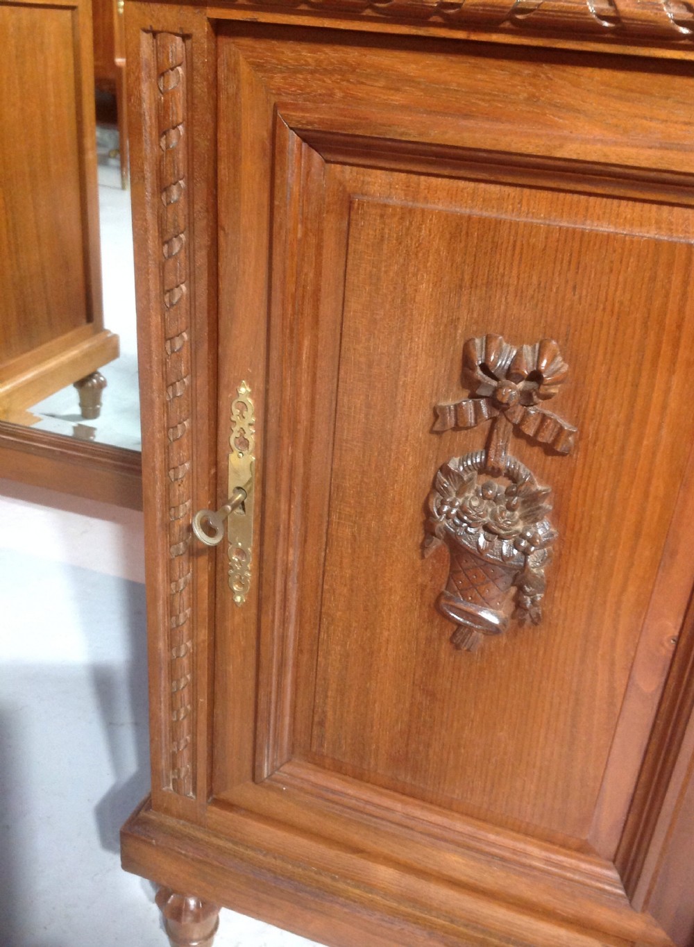 FRENCH WALNUT DRESSING MIRROR View VI