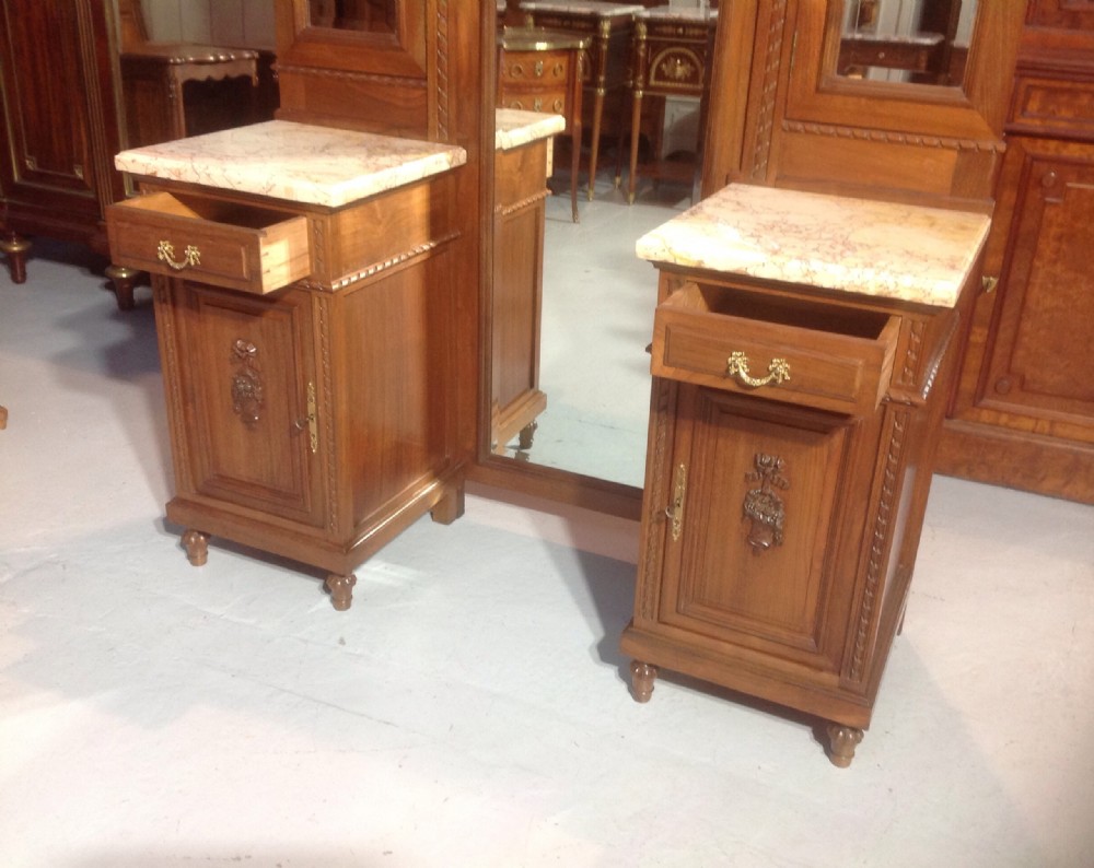 FRENCH WALNUT DRESSING MIRROR View VII