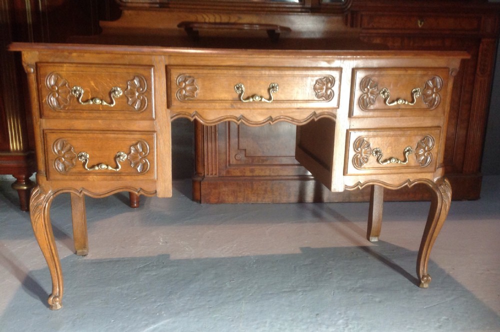FRENCH OAK DRESSING TABLE View II