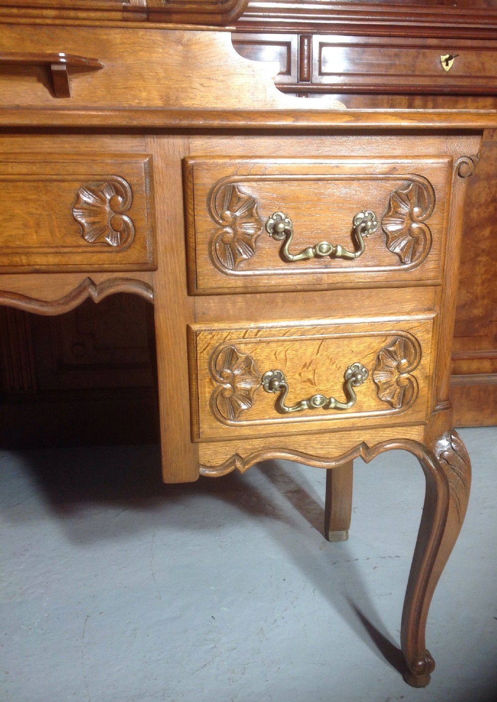 FRENCH OAK DRESSING TABLE View III
