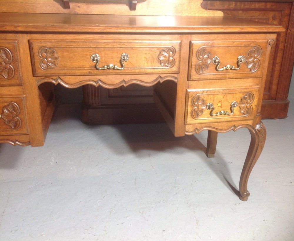 FRENCH OAK DRESSING TABLE View V