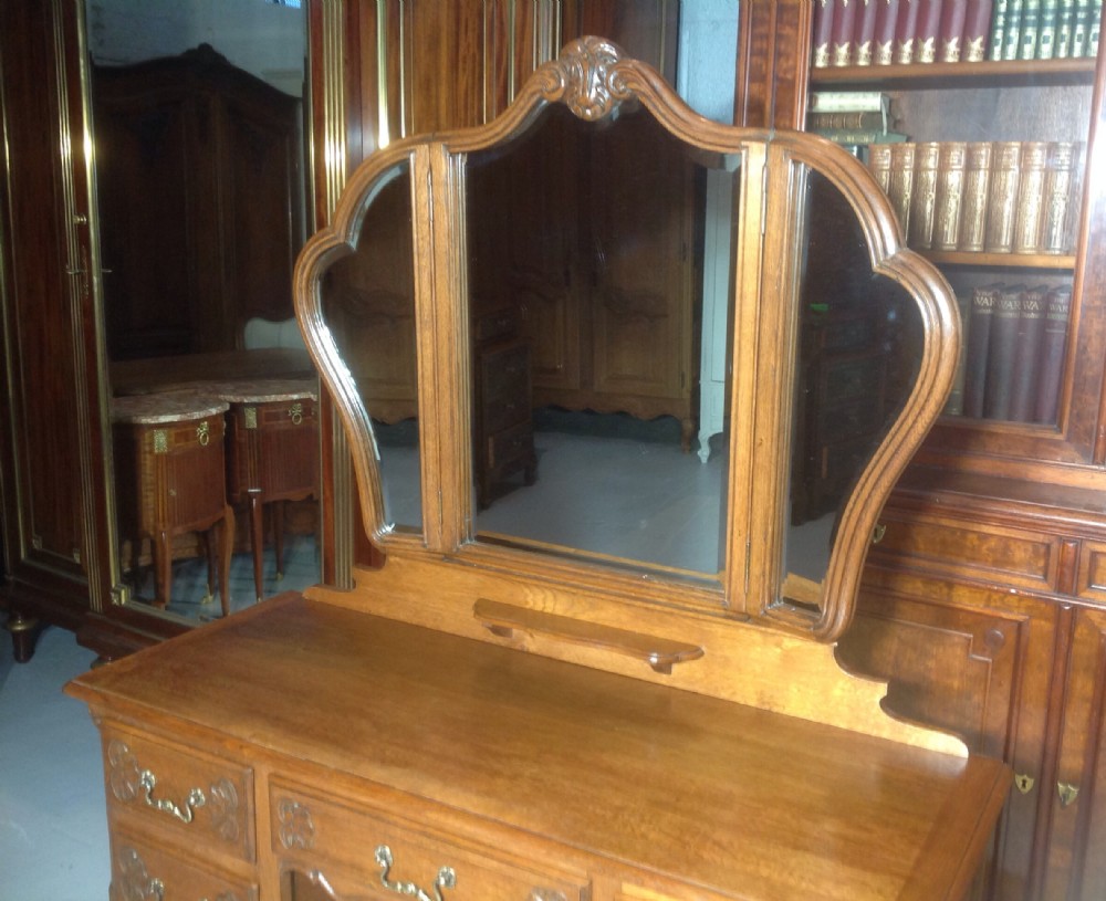 FRENCH OAK DRESSING TABLE View VI