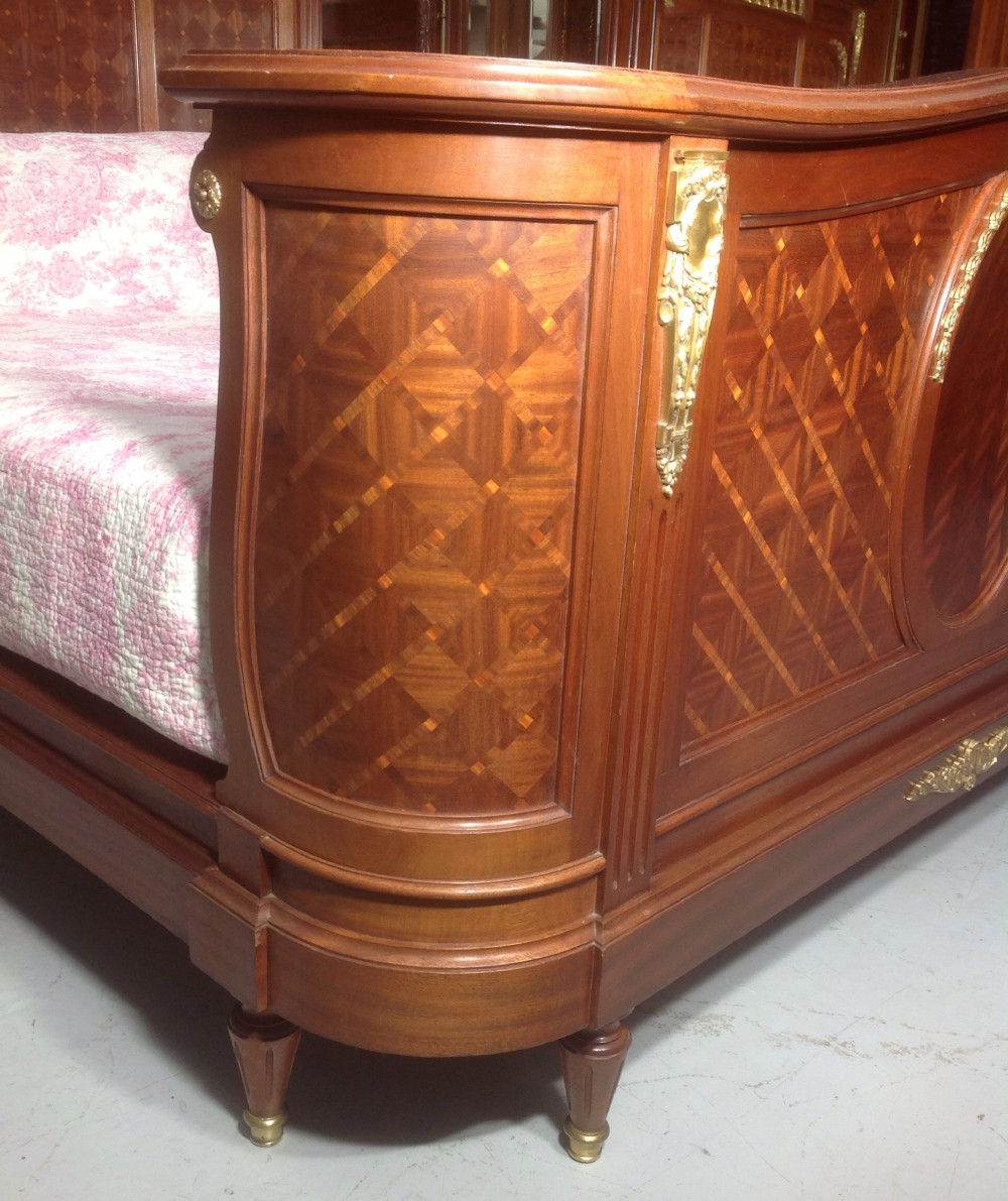 FRENCH MARQUETRY KINGSIZE CORBEILLE BED View VI