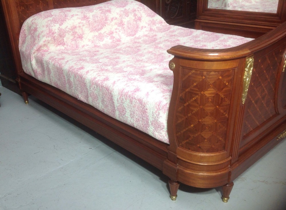 FRENCH MARQUETRY KINGSIZE CORBEILLE BED View III