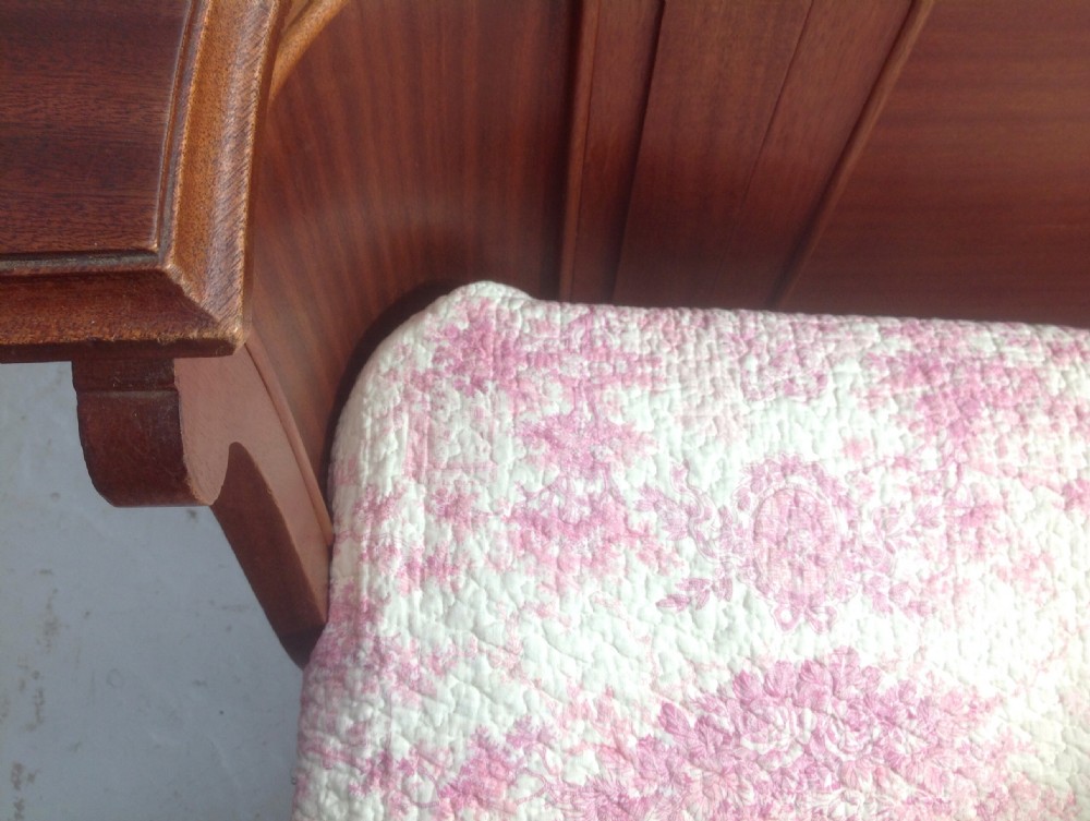 FRENCH MARQUETRY KINGSIZE CORBEILLE BED View IX