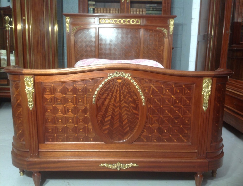 FRENCH MARQUETRY KINGSIZE CORBEILLE BED View XI