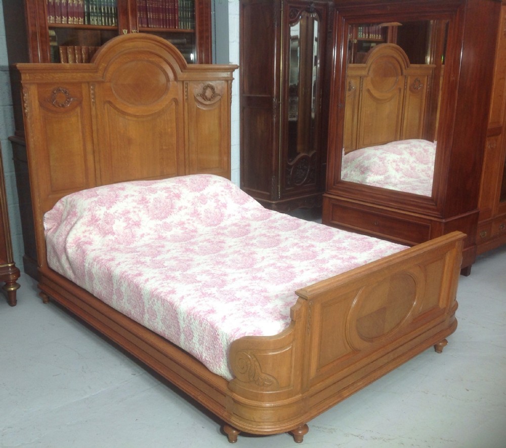 CARVED OAK FRENCH KINGSIZE BED View VIII