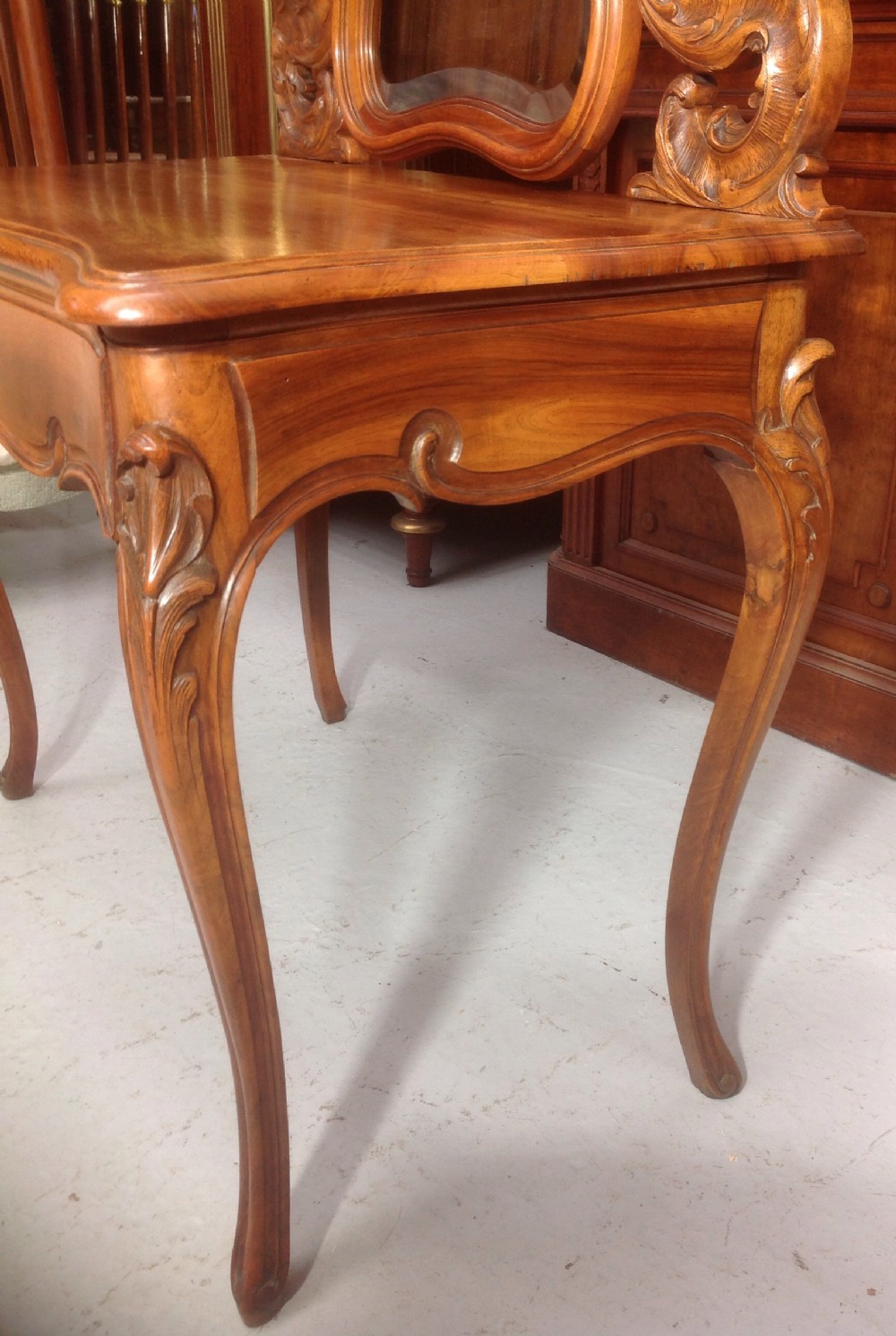 WALNUT FRENCH DRESSING TABLE View IV