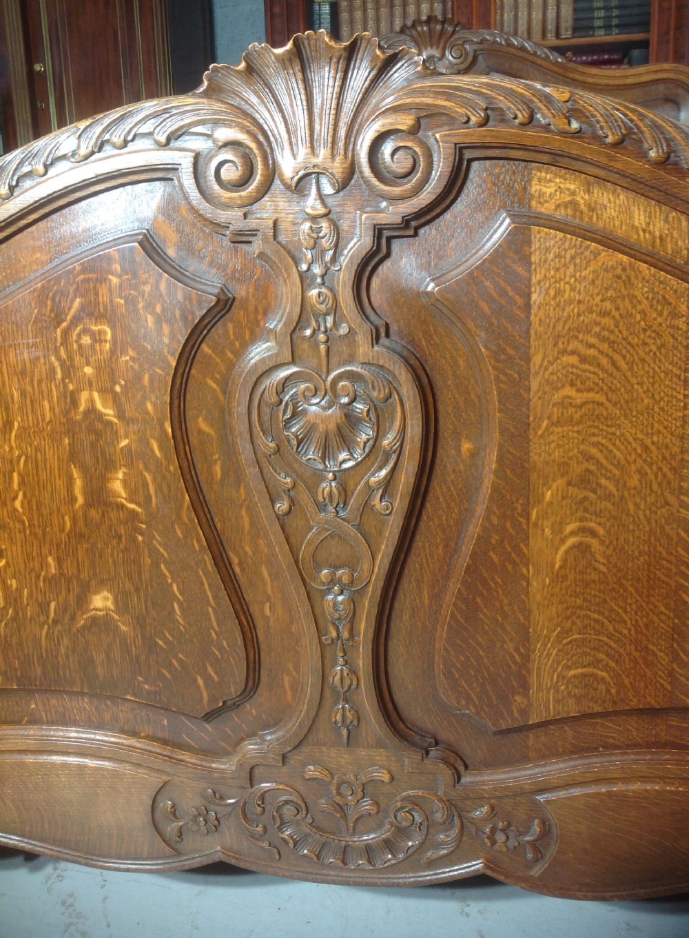CARVED OAK KINGSIZE FRENCH BED View II
