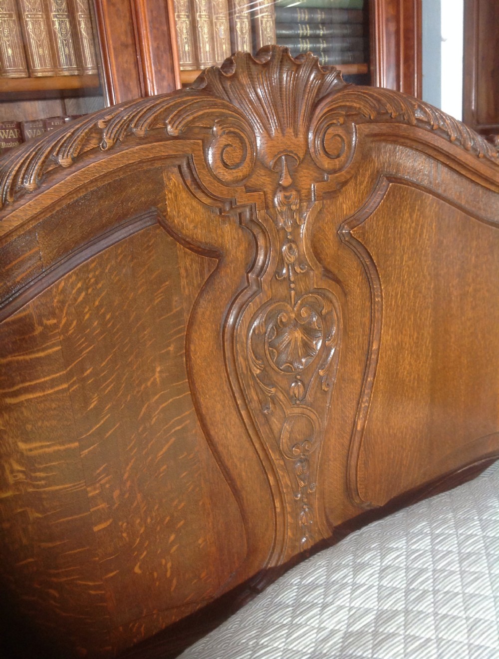 CARVED OAK KINGSIZE FRENCH BED View III