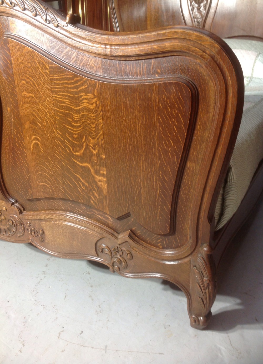 CARVED OAK KINGSIZE FRENCH BED View IV