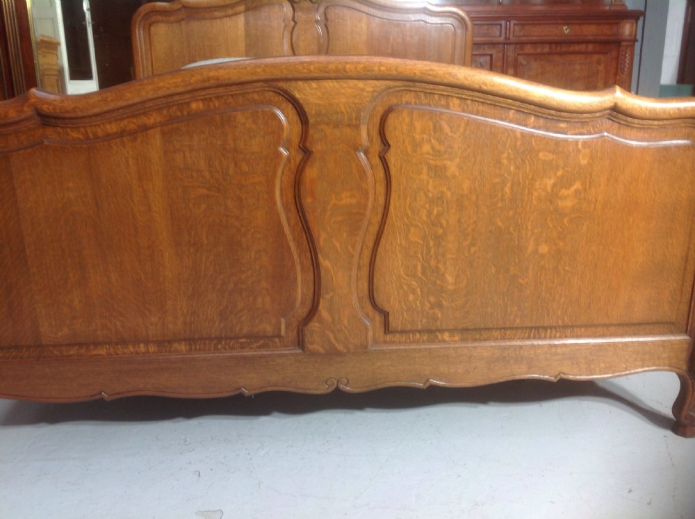 KINGSIZE OAK FRENCH BED View II