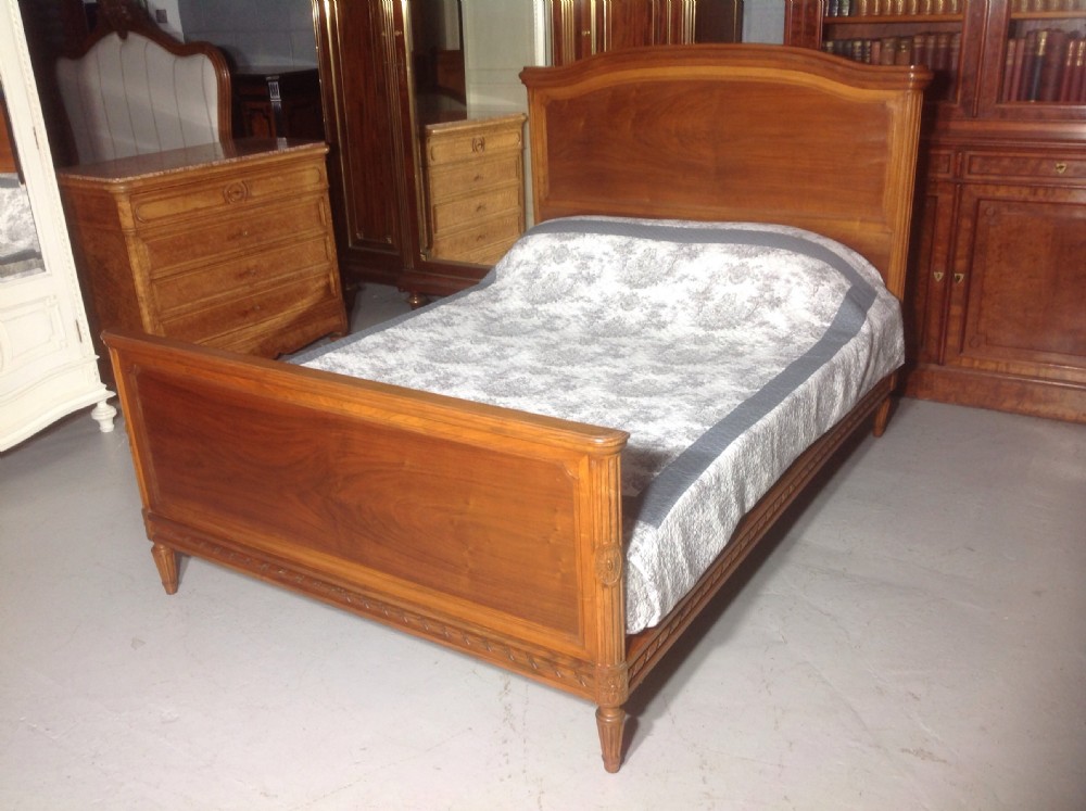 KINGSIZE WALNUT FRENCH BED