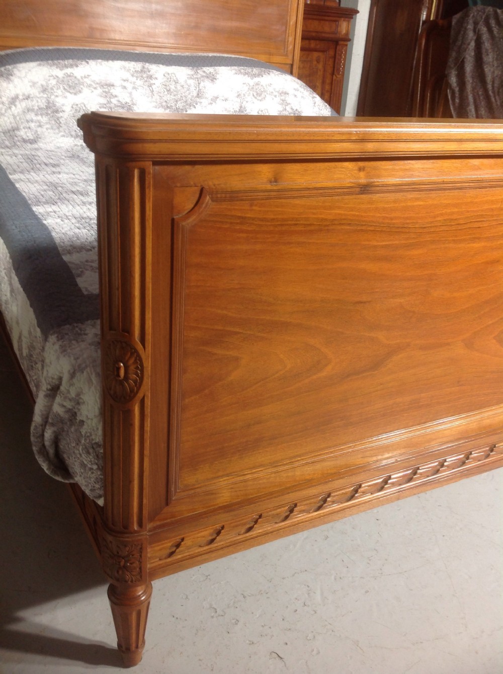 KINGSIZE WALNUT FRENCH BED View V