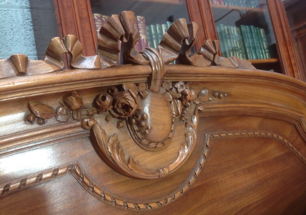 FRENCH WALNUT KINGSIZE BED View VII