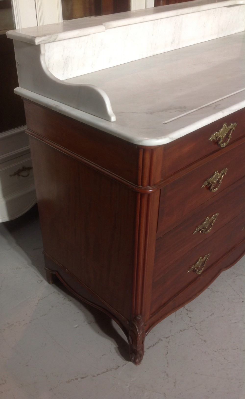 FRENCH MAHOGANY DRESSING WASHSTAND  View VI