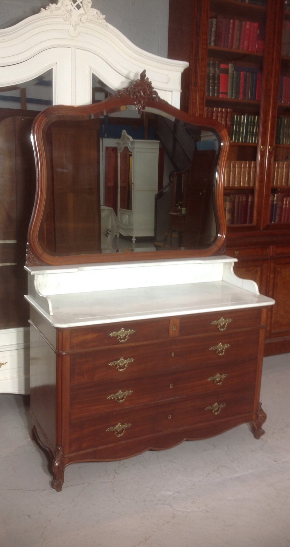 FRENCH MAHOGANY DRESSING WASHSTAND  View VIII