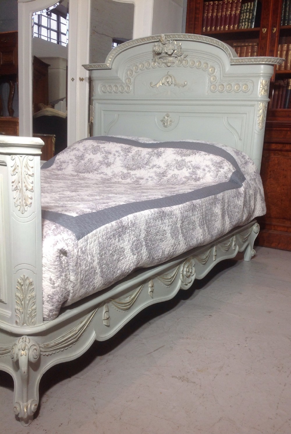 STUNNING FRENCH PAINTED KINGSIZE BED View VII