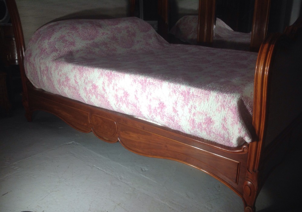 FRENCH KINGSIZE UPHOLSTERED MAHOGANY BED View V