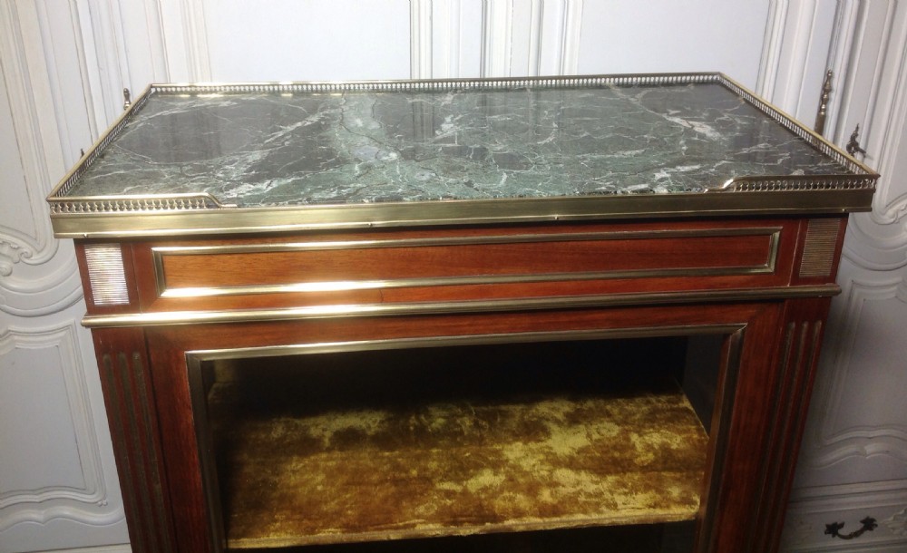 FRENCH MAHOGANY AND BRASS VITRINE. View II