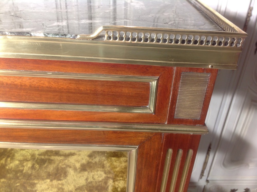 FRENCH MAHOGANY AND BRASS VITRINE. View IV