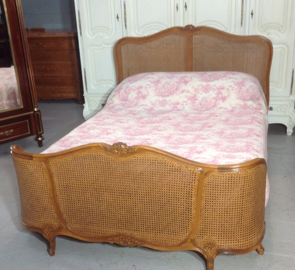 FRENCH CORBEILLE BERGERE BED View III