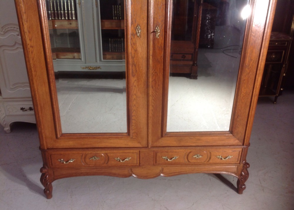 FRENCH OAK ARMOIRE View IV