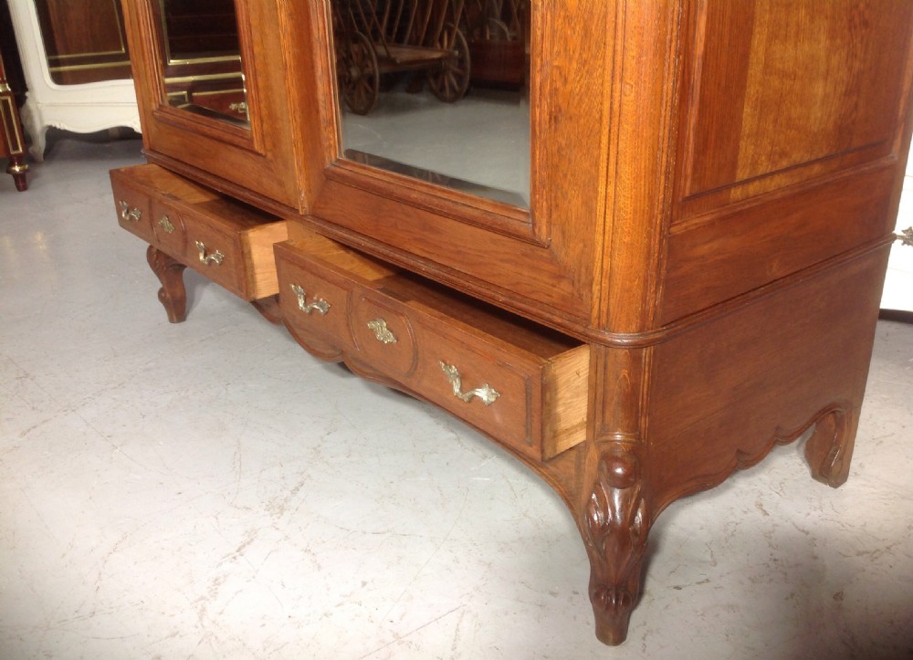 FRENCH OAK ARMOIRE View V