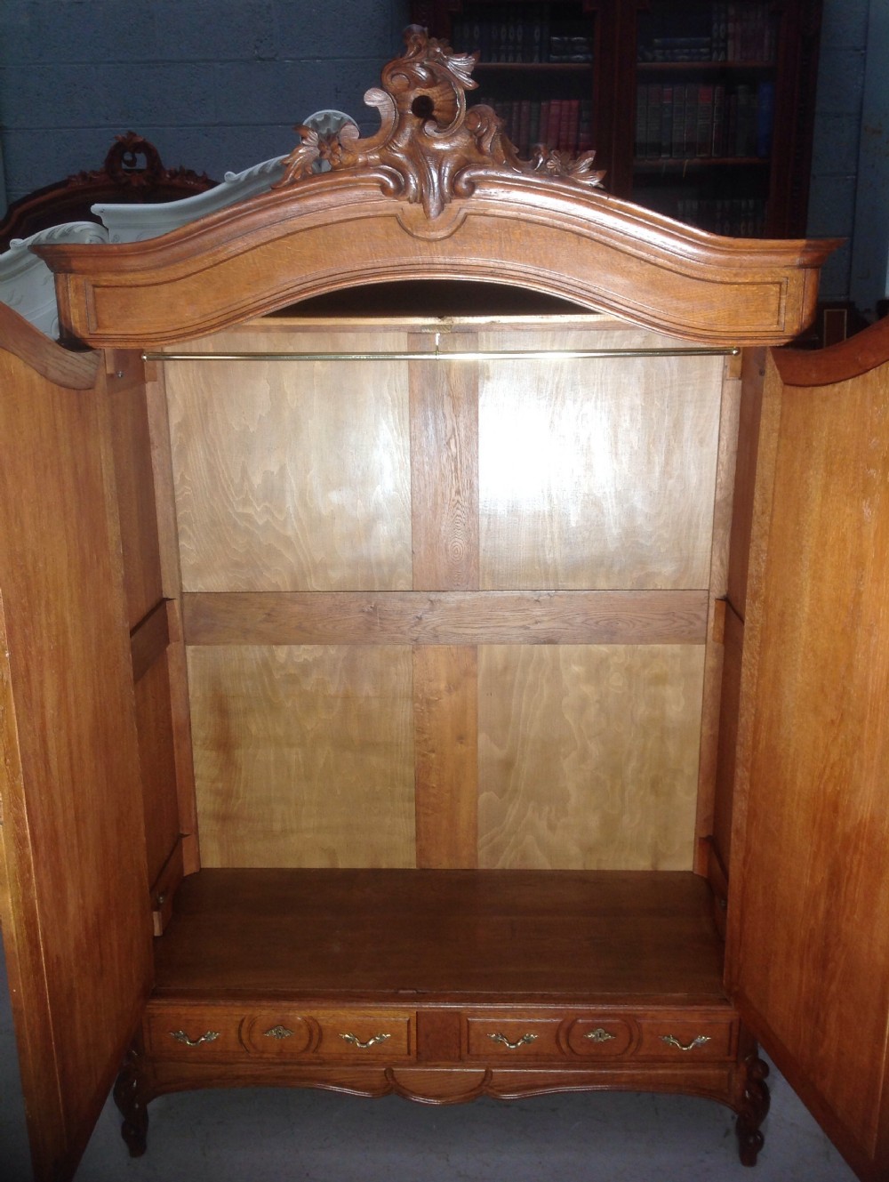 FRENCH OAK ARMOIRE View VIII