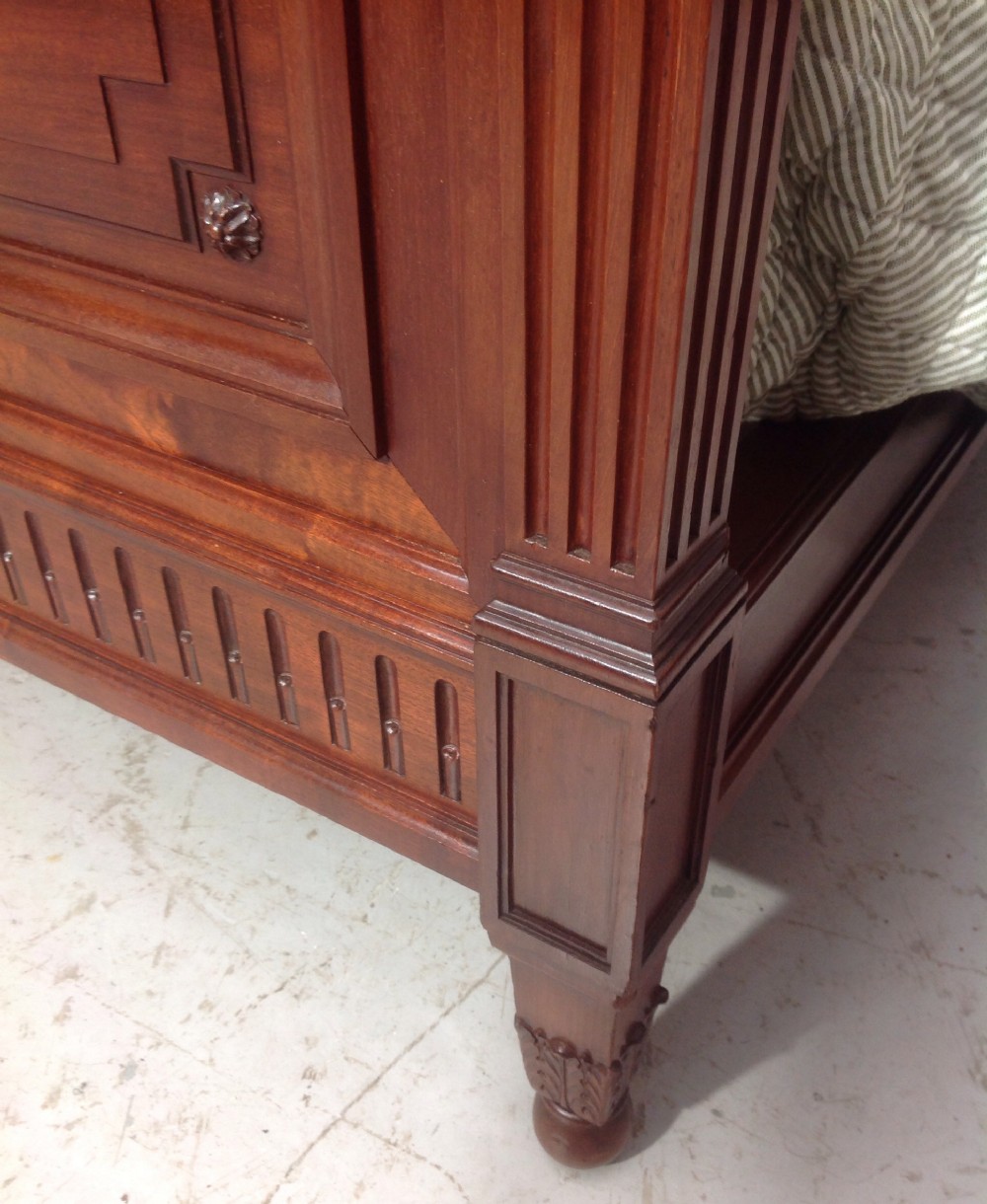MAHOGANY KINGSIZE FRENCH BED View V